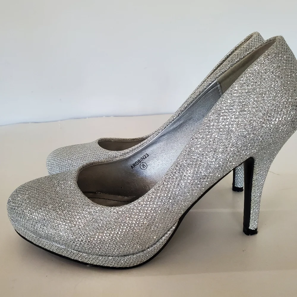 Sparkly Silver 8 Slip On Pump Michaelangelo 3.5" Heel David's Bridal AROBIN23 - Picture 3 of 16